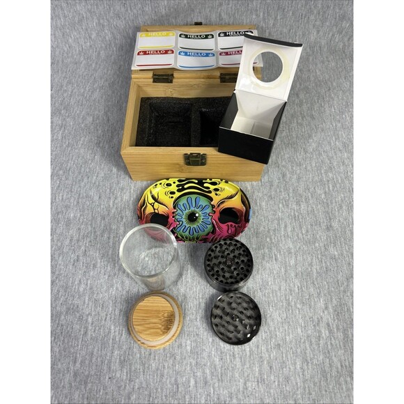 Bamboo Stash box, Skull Design - Picture 8 of 16